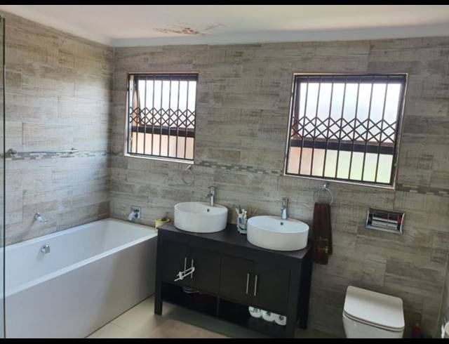 3 BEDROOM HOUSE FOR SALE IN OLIEVENHOUTBOSCH